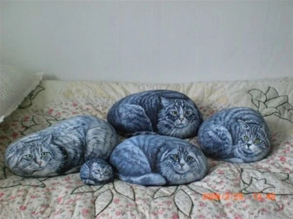 Коты из камней