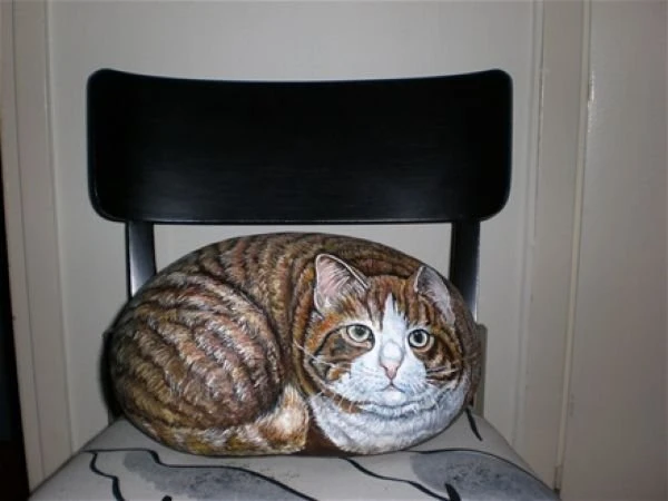 Коты из камней