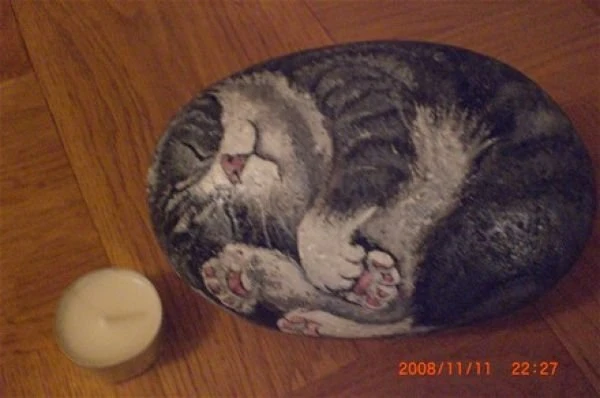 Коты из камней