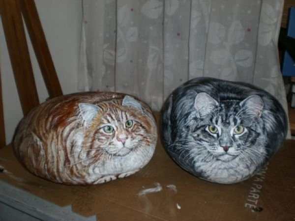 Коты из камней