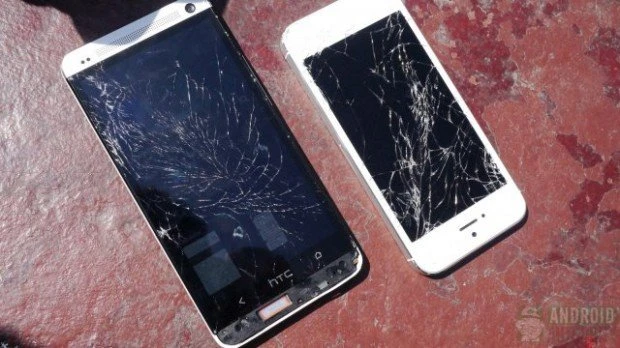 HTC One и iPhone 5: тест на прочность (видео)