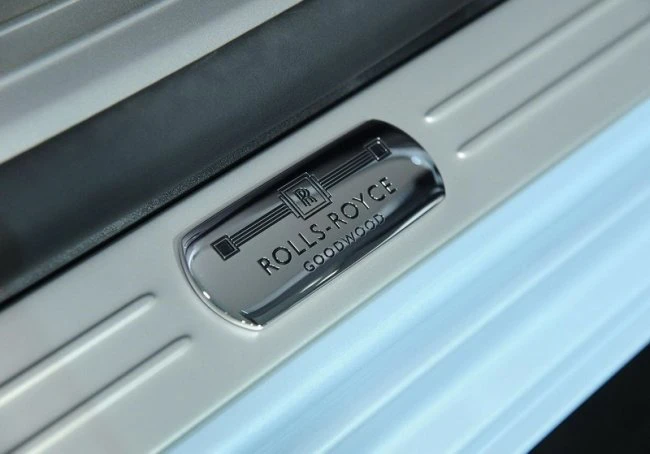 Rolls-Royce представил автомобиль в стиле ар-деко
