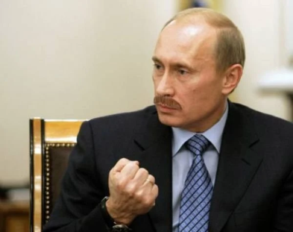 Какие усы больше подошли бы Путину