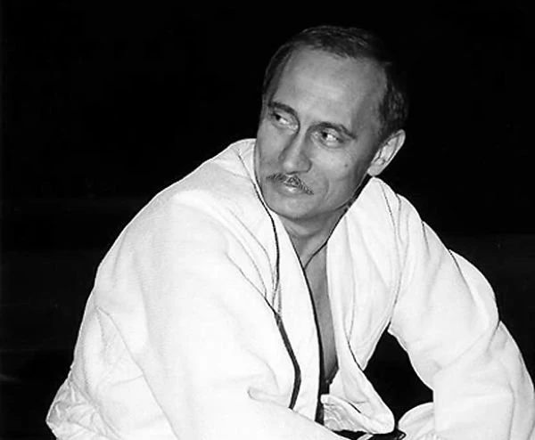 Какие усы больше подошли бы Путину