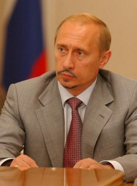 Какие усы больше подошли бы Путину