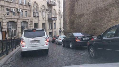 В центре Баку образовались большие пробки