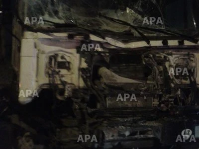 В Баку автобус стал участником цепной аварии, есть пострадавшие