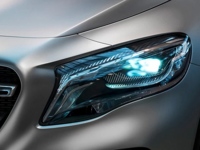 Mercedes показал маленький агрессивный кроссовер