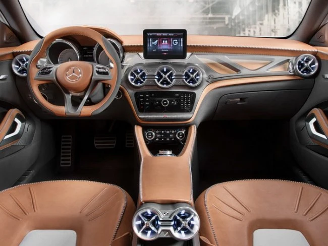 Mercedes показал маленький агрессивный кроссовер
