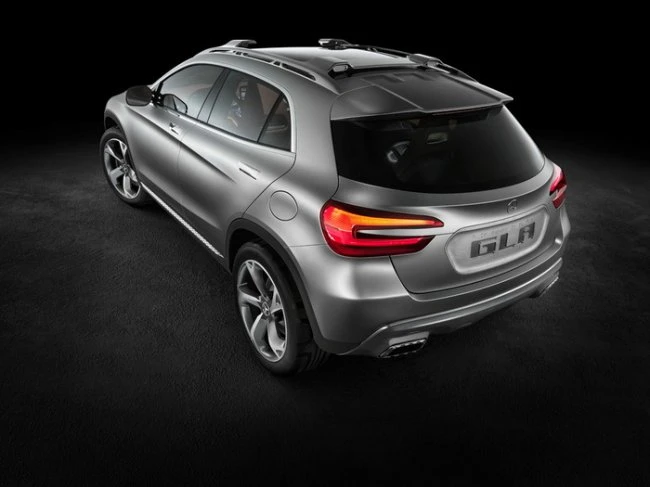 Mercedes показал маленький агрессивный кроссовер