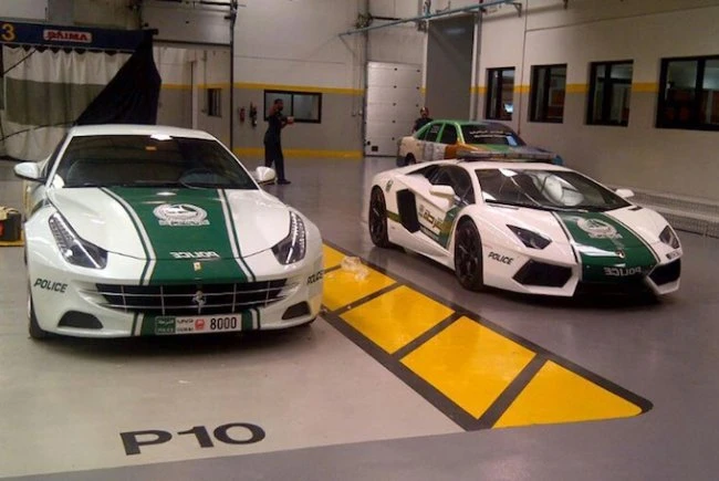 Дорожная полиция Дубая: Aston Martin, Lamborghini, Bentley, Ferrari