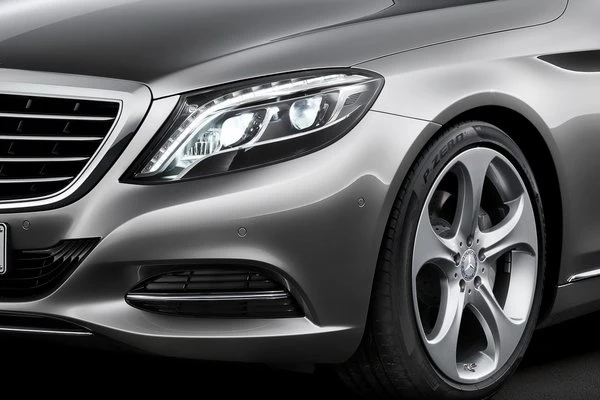 Mercedes провел официальную презентацию нового поколения S-Класса