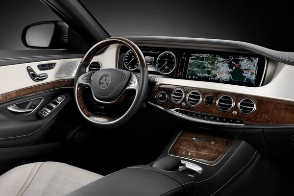 Mercedes провел официальную презентацию нового поколения S-Класса