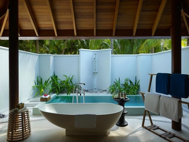 Отель Dusit Thani Maldives на острове Баа Атолл