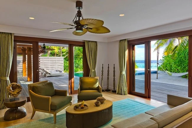 Отель Dusit Thani Maldives на острове Баа Атолл
