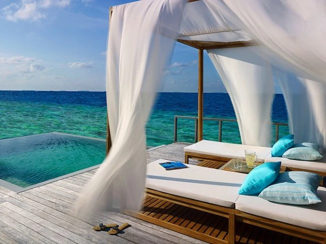 Отель Dusit Thani Maldives на острове Баа Атолл