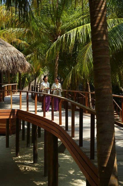 Отель Dusit Thani Maldives на острове Баа Атолл
