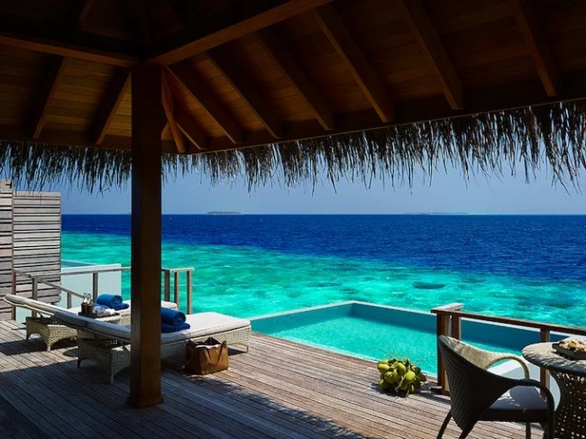 Отель Dusit Thani Maldives на острове Баа Атолл