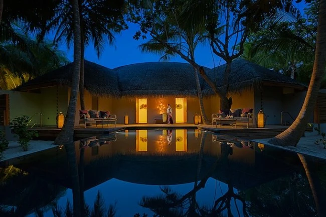 Отель Dusit Thani Maldives на острове Баа Атолл