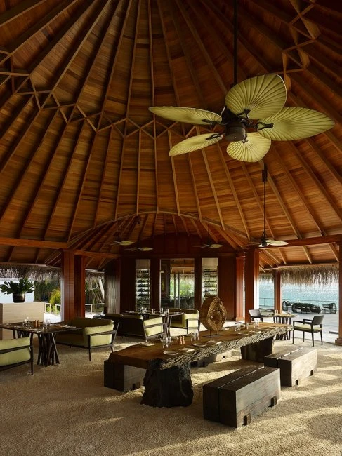 Отель Dusit Thani Maldives на острове Баа Атолл