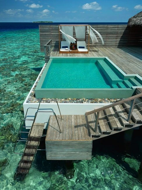 Отель Dusit Thani Maldives на острове Баа Атолл