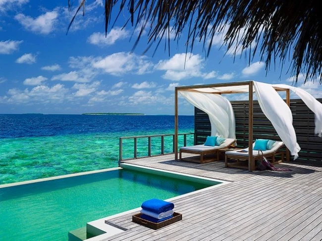 Отель Dusit Thani Maldives на острове Баа Атолл