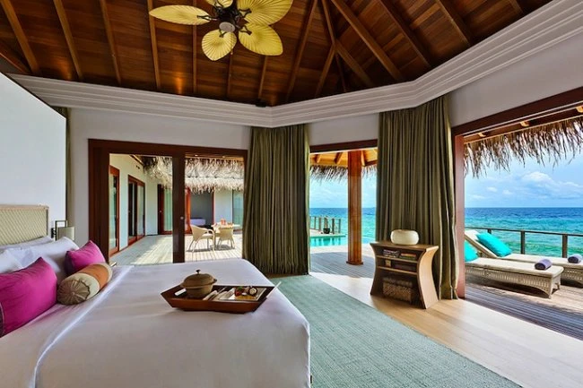 Отель Dusit Thani Maldives на острове Баа Атолл