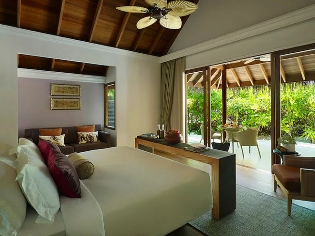 Отель Dusit Thani Maldives на острове Баа Атолл
