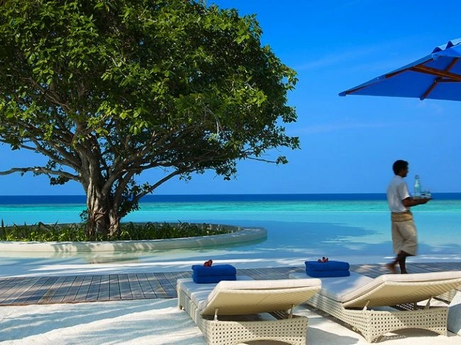 Отель Dusit Thani Maldives на острове Баа Атолл