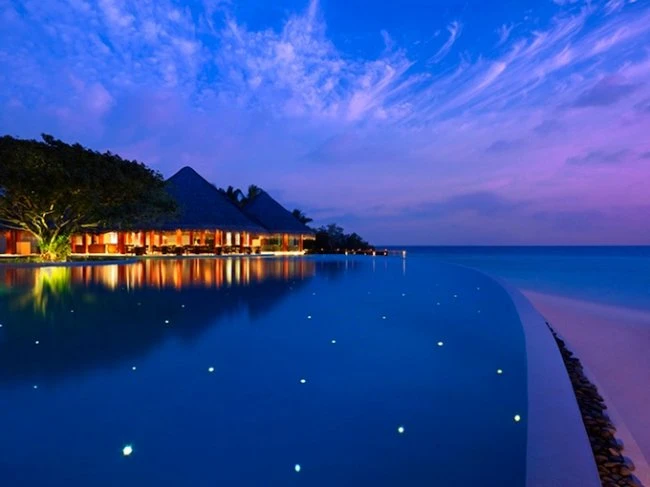 Отель Dusit Thani Maldives на острове Баа Атолл