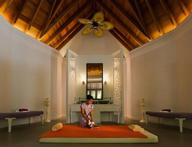 Отель Dusit Thani Maldives на острове Баа Атолл