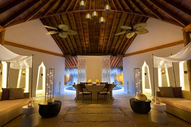 Отель Dusit Thani Maldives на острове Баа Атолл