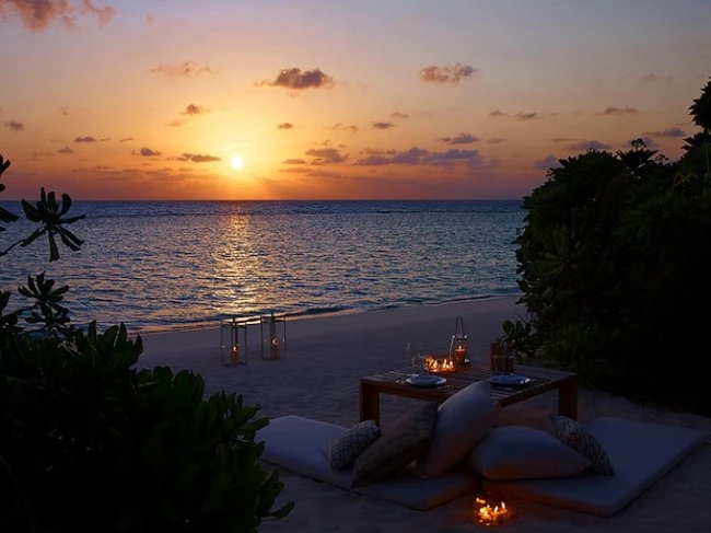 Отель Dusit Thani Maldives на острове Баа Атолл