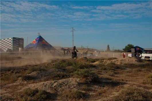 Грандиозный турнир по мотокроссу в Баку (видео)