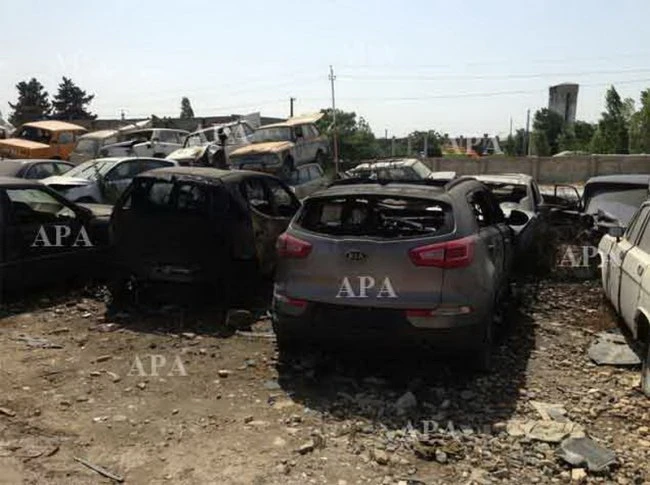 На автомобильной штрафной площадке в Баку сгорело около 40 автомобилей