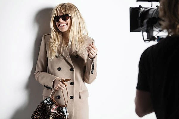 Сиенна Миллер и Том Старридж в новой кампании Burberry