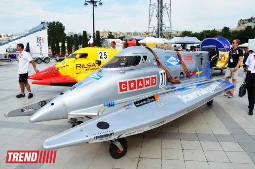 Во время соревнований «Формула -2» в Баку произошла авария (видео)