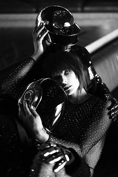 Милла Йовович в роли солистки Duft Punk для CR Fashion Book