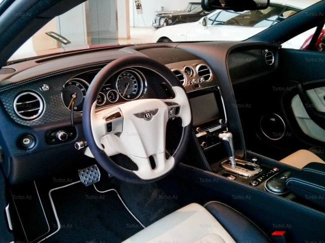 В Баку продается один из самых дорогих автомобилей в мире