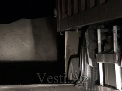 Сегодня в Азербайджане обвалился мост через канал
