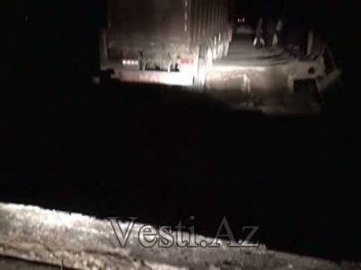 Сегодня в Азербайджане обвалился мост через канал