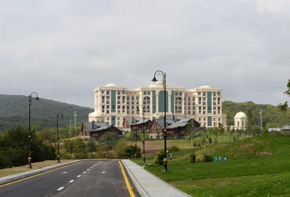 Ильхам Алиев в Губе посетил отель Rixos Quba Azerbaijan (видео)