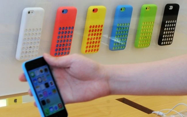 В мире начались продажи новых моделей iPhone