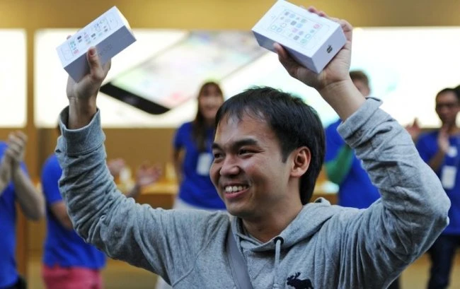В мире начались продажи новых моделей iPhone