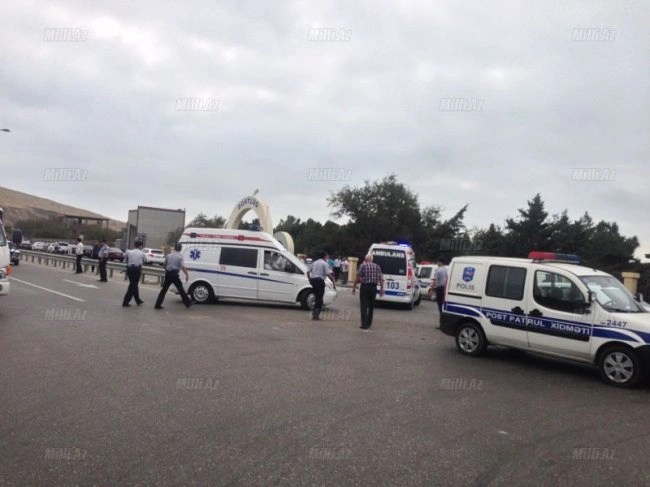 В Баку автобус попал в ДТП, есть погибшие