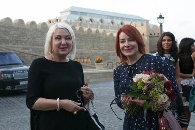 Первая леди Азербайджана Мехрибан Алиева посетила выставку Аиды Махмудовой