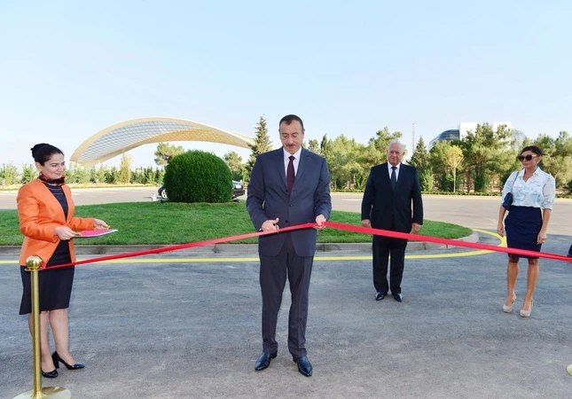 Президент Азербайджана принял участие в открытии нового здания в аэропорту