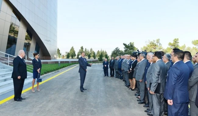 Президент Азербайджана принял участие в открытии нового здания в аэропорту