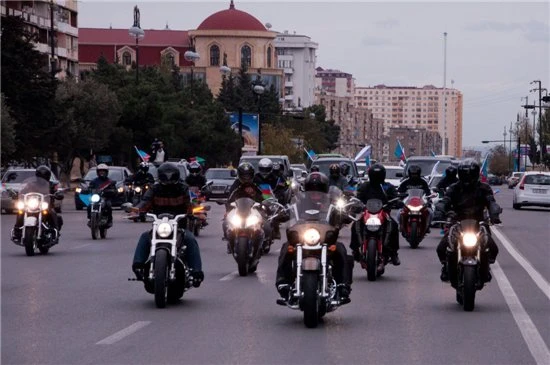 В Баку прошел мотопробег в поддержку президента