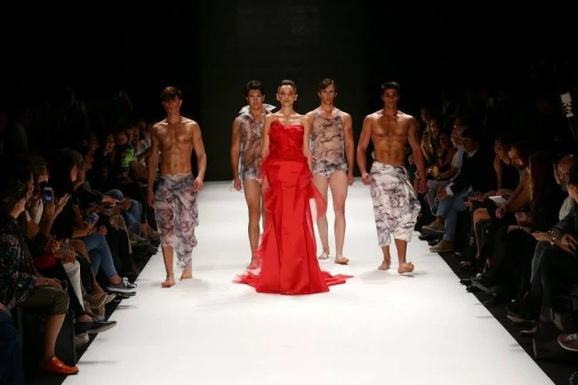 Азербайджанская модель вышла на подиум на Istanbul Fashion Week